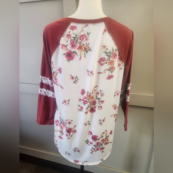 Moa Moa High-Low Top With 3/4 Length Sleeves. Size XL. - Picture 7 of 8